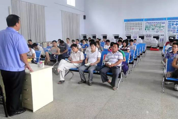 海南駕培新政 5月1日起駕校可自行聘用教練員，行業(yè)迎來(lái)市場(chǎng)化新變革